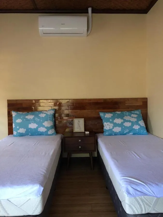 Alona Vikings Lodge Panglao Bed & Breakfast